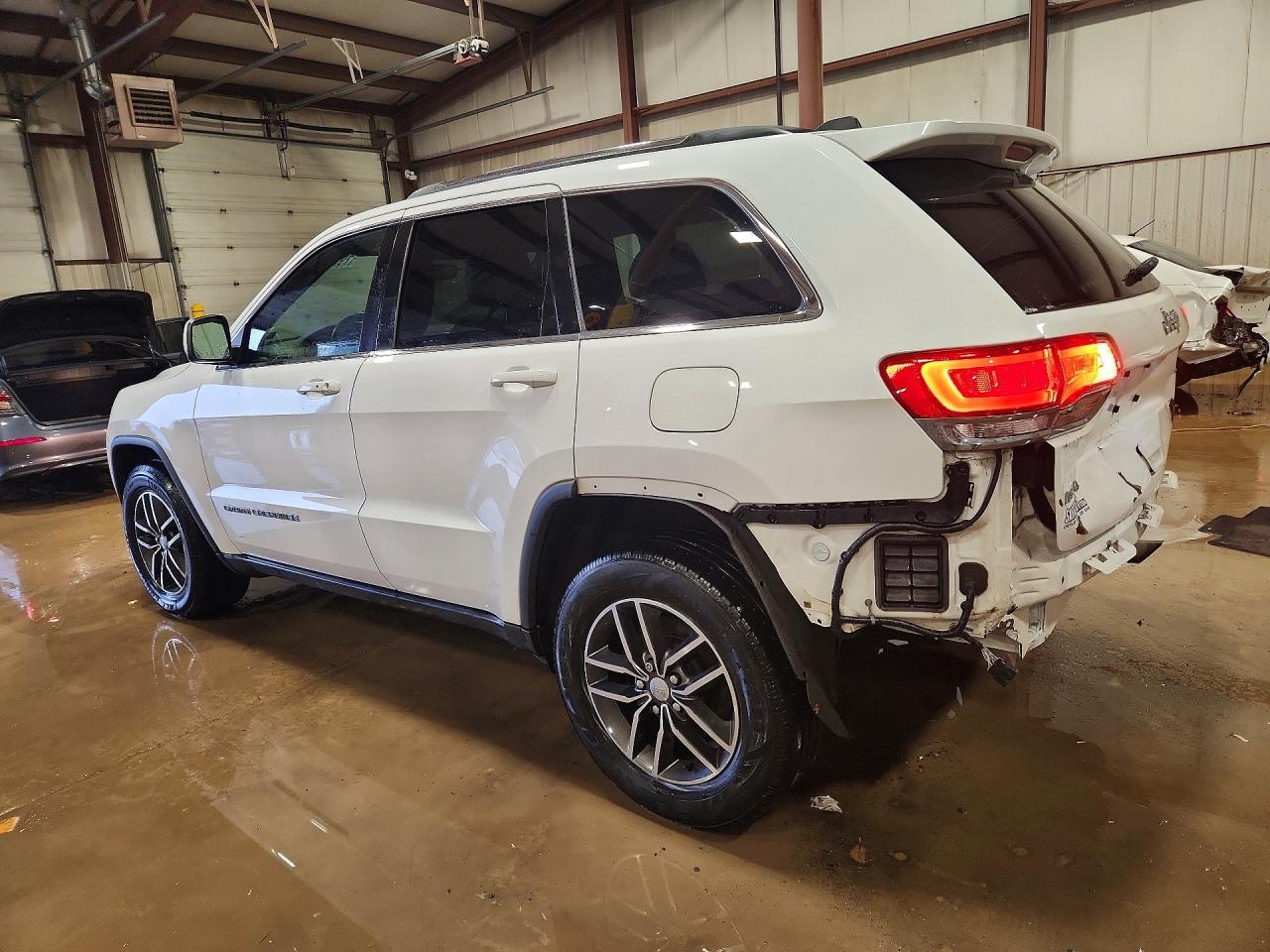 2018 JEEP GRAND CHEROKEE LAREDO photo 2