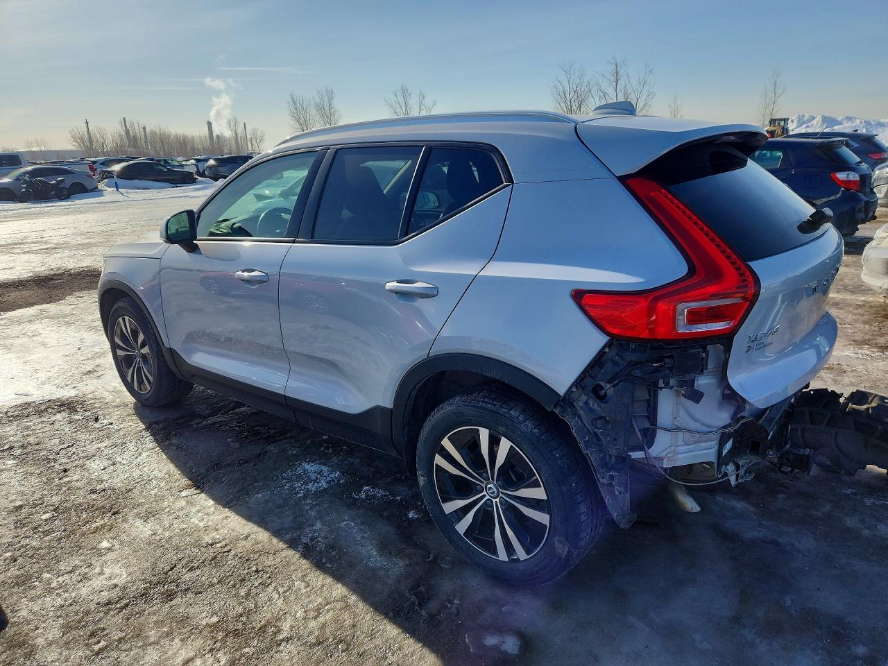 2021 VOLVO XC40 T5 MOMENTUM photo 2