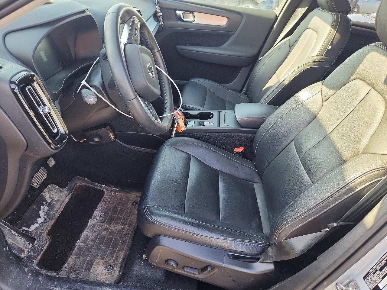 2021 VOLVO XC40 T5 MOMENTUM photo 7