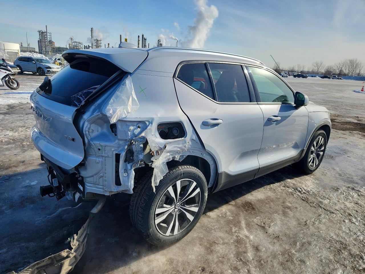 2021 VOLVO XC40 T5 MOMENTUM photo 3