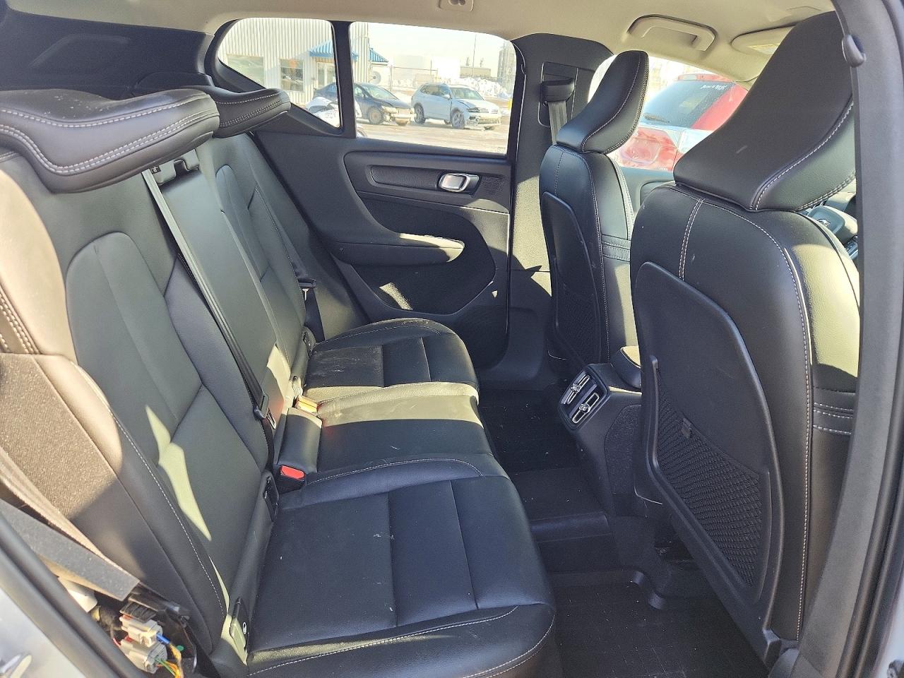 2021 VOLVO XC40 T5 MOMENTUM photo 10