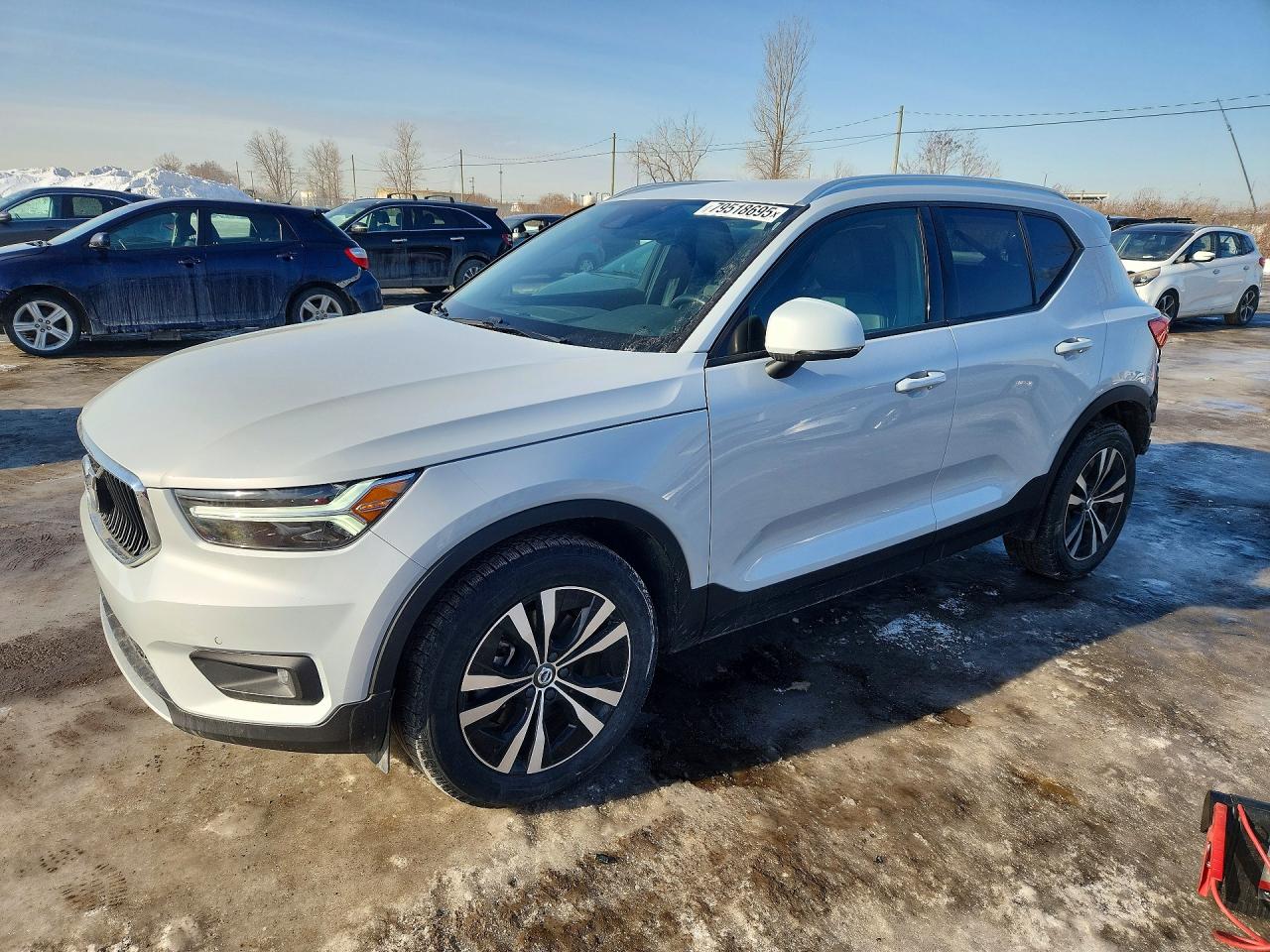2021 VOLVO XC40