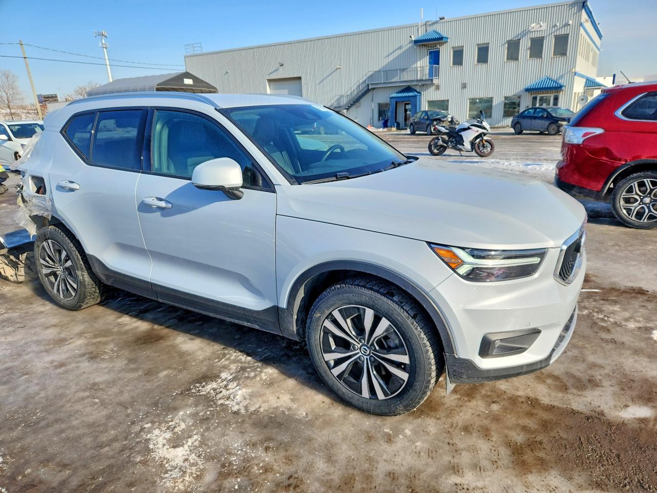 2021 VOLVO XC40 T5 MOMENTUM photo 4