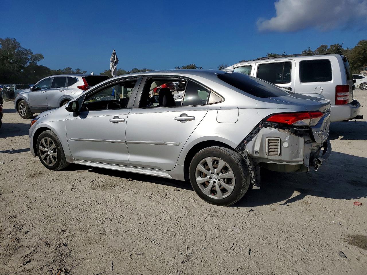 2021 TOYOTA COROLLA LE photo 2