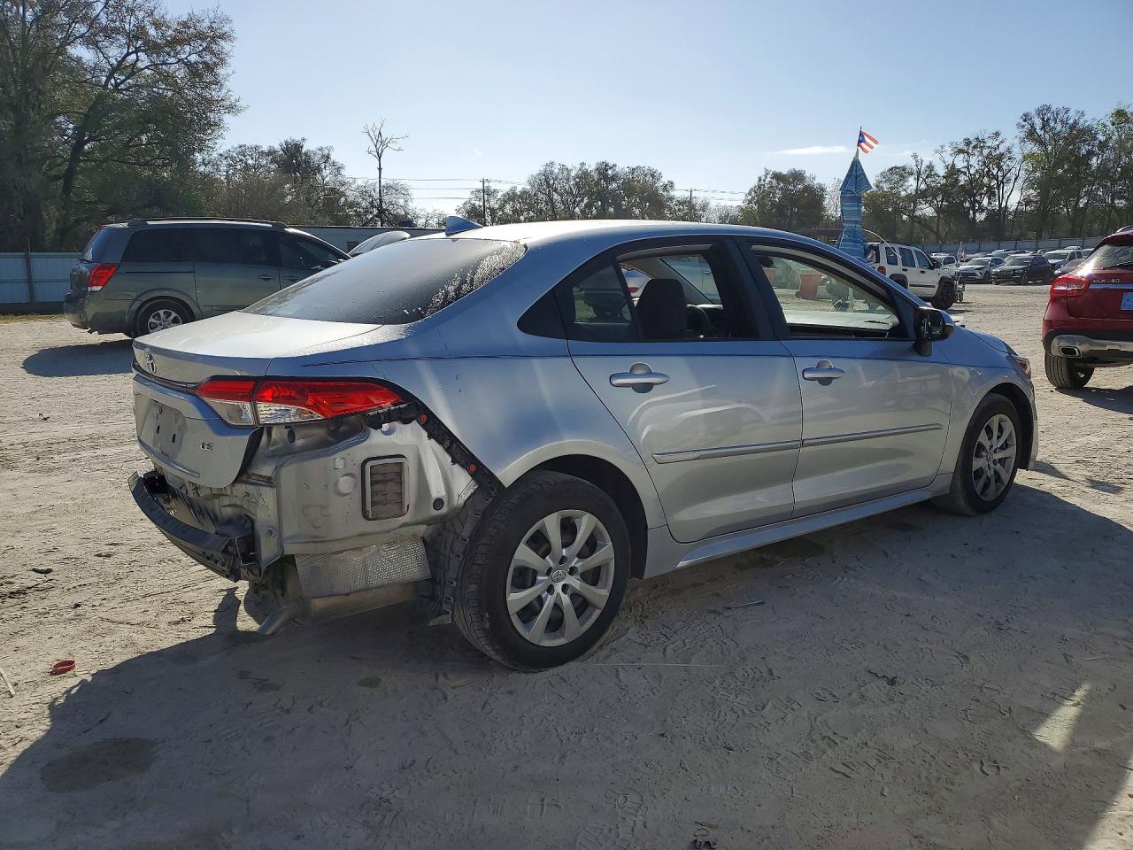 2021 TOYOTA COROLLA LE photo 3