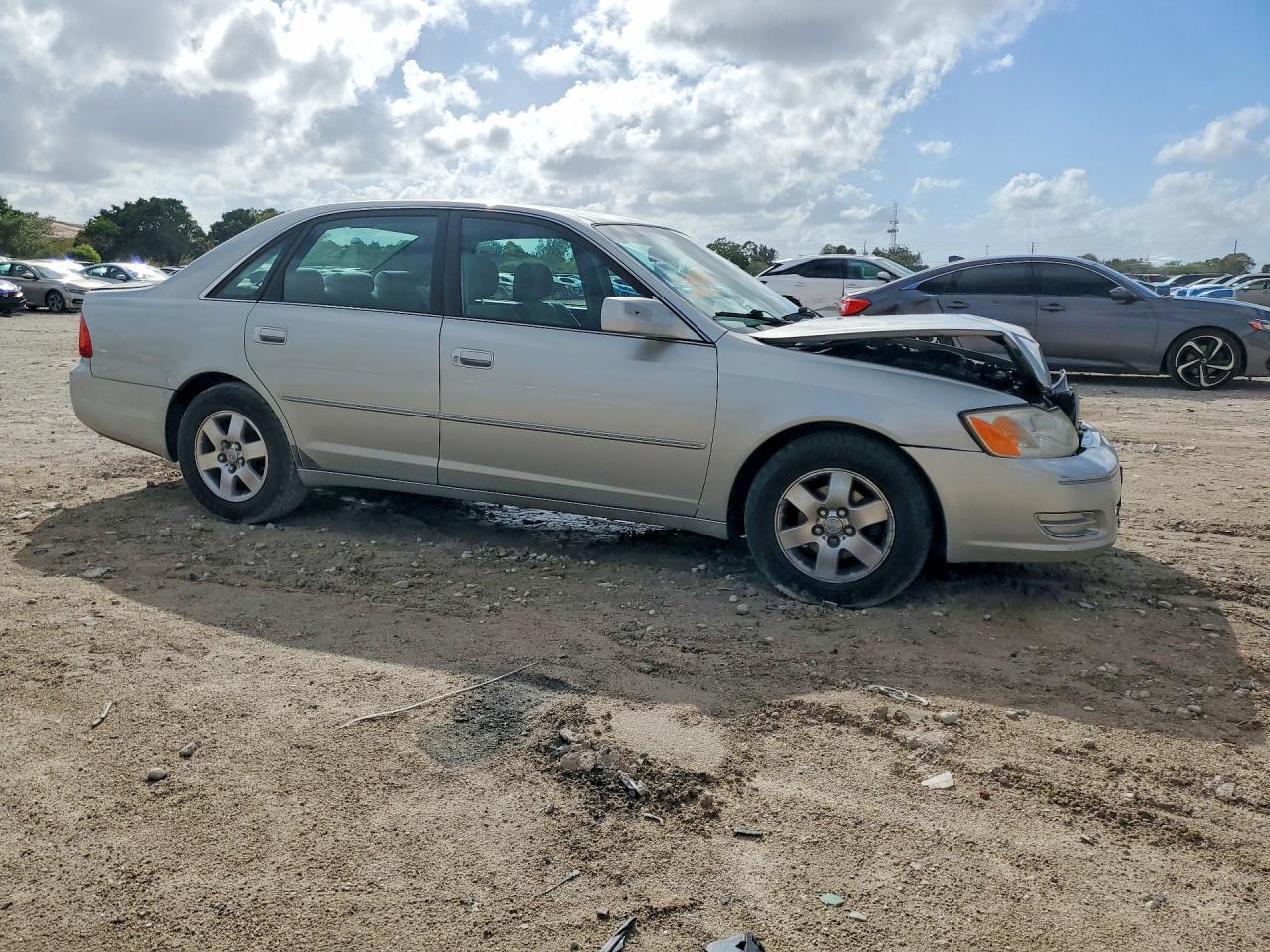 2000 TOYOTA AVALON XL photo 10
