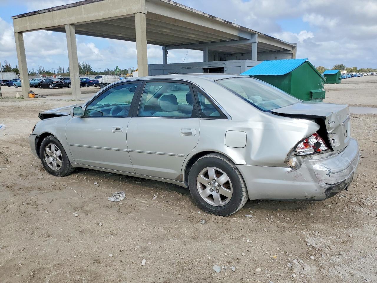 2000 TOYOTA AVALON XL photo 4