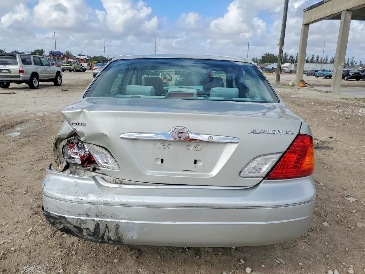 2000 TOYOTA AVALON XL photo 16