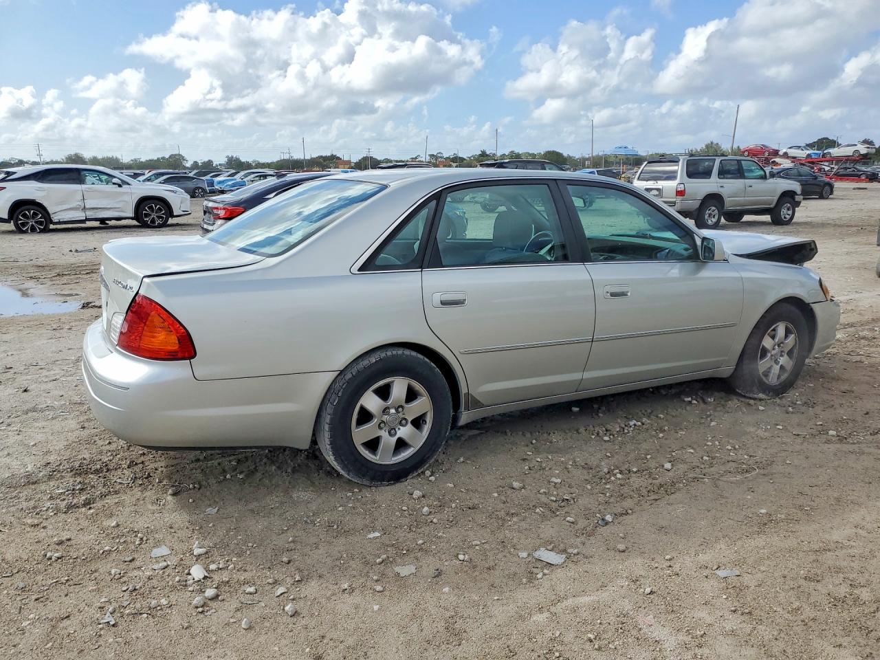 2000 TOYOTA AVALON XL photo 7
