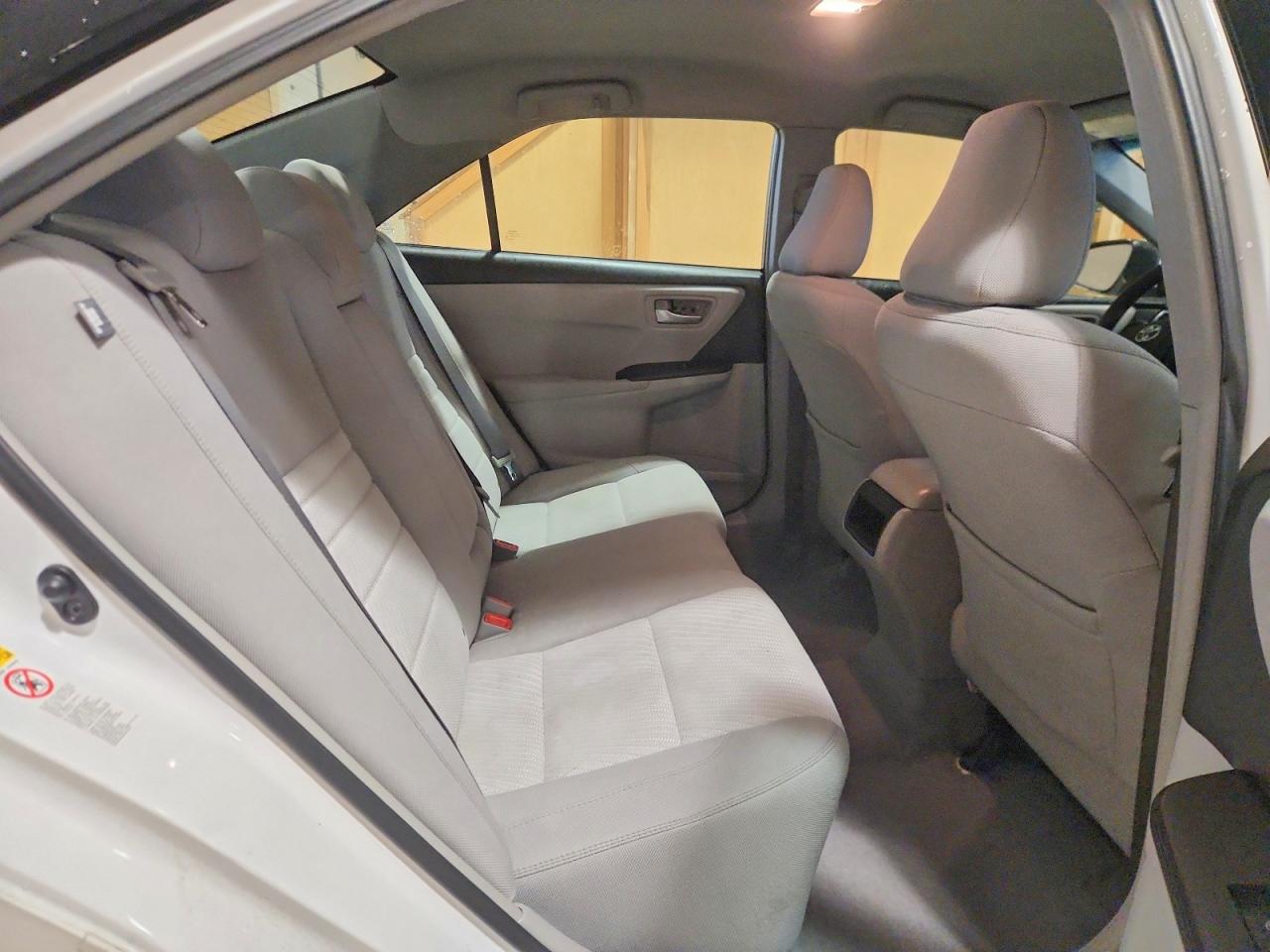 2017 TOYOTA CAMRY LE photo 19