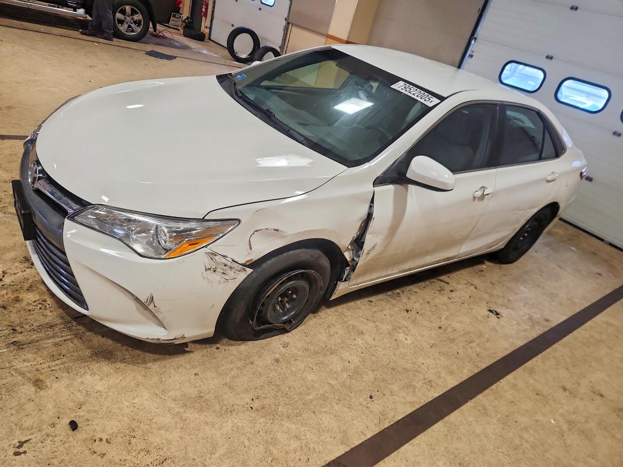 2017 TOYOTA CAMRY LE photo 2