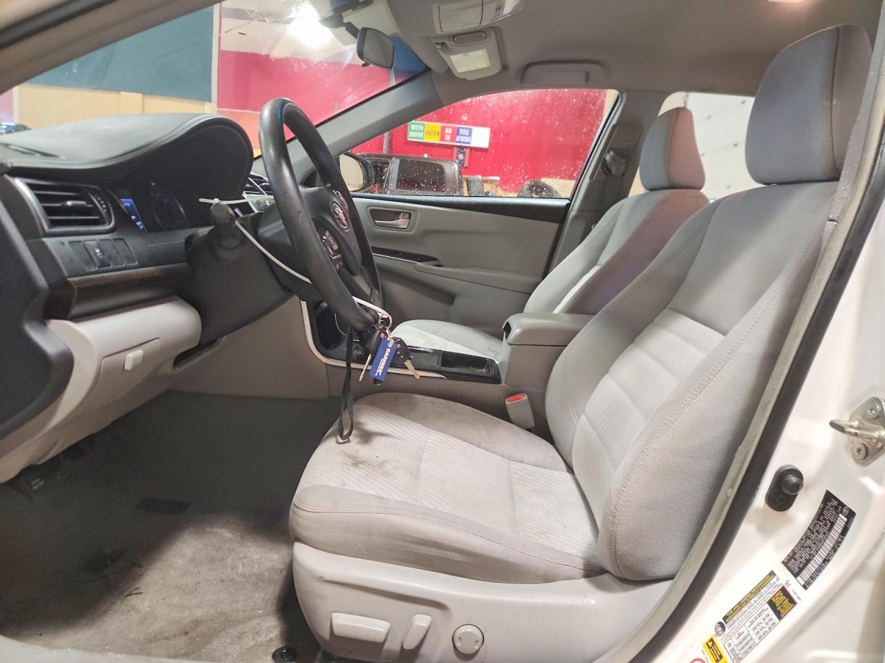 2017 TOYOTA CAMRY LE photo 13