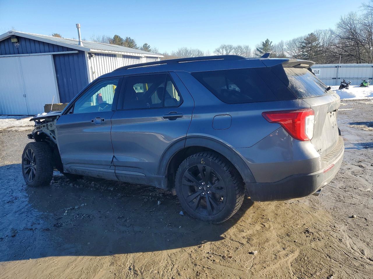 2021 FORD EXPLORER XLT photo 3