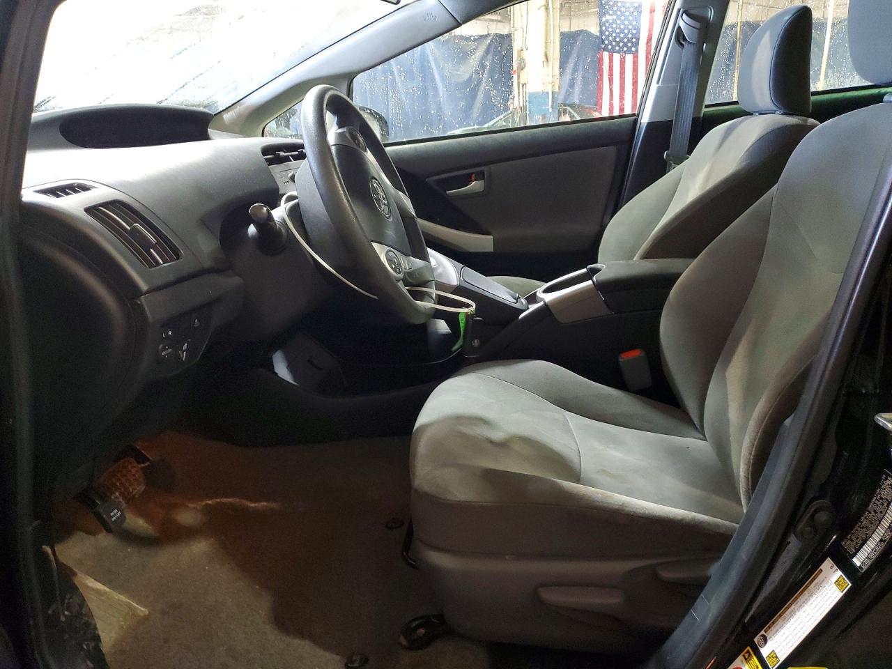 2015 TOYOTA PRIUS THREE photo 13