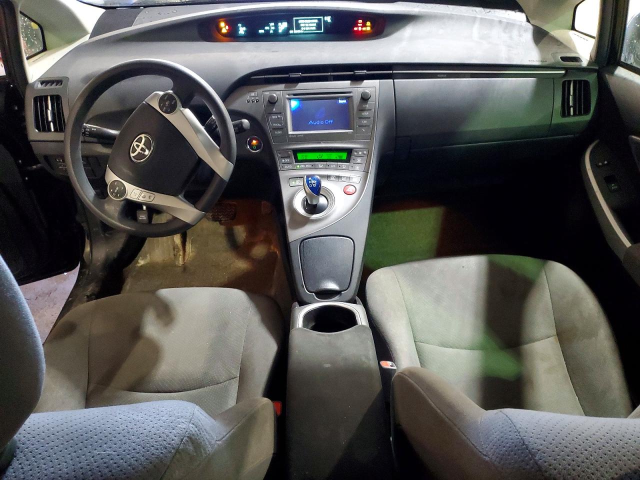 2015 TOYOTA PRIUS THREE photo 15