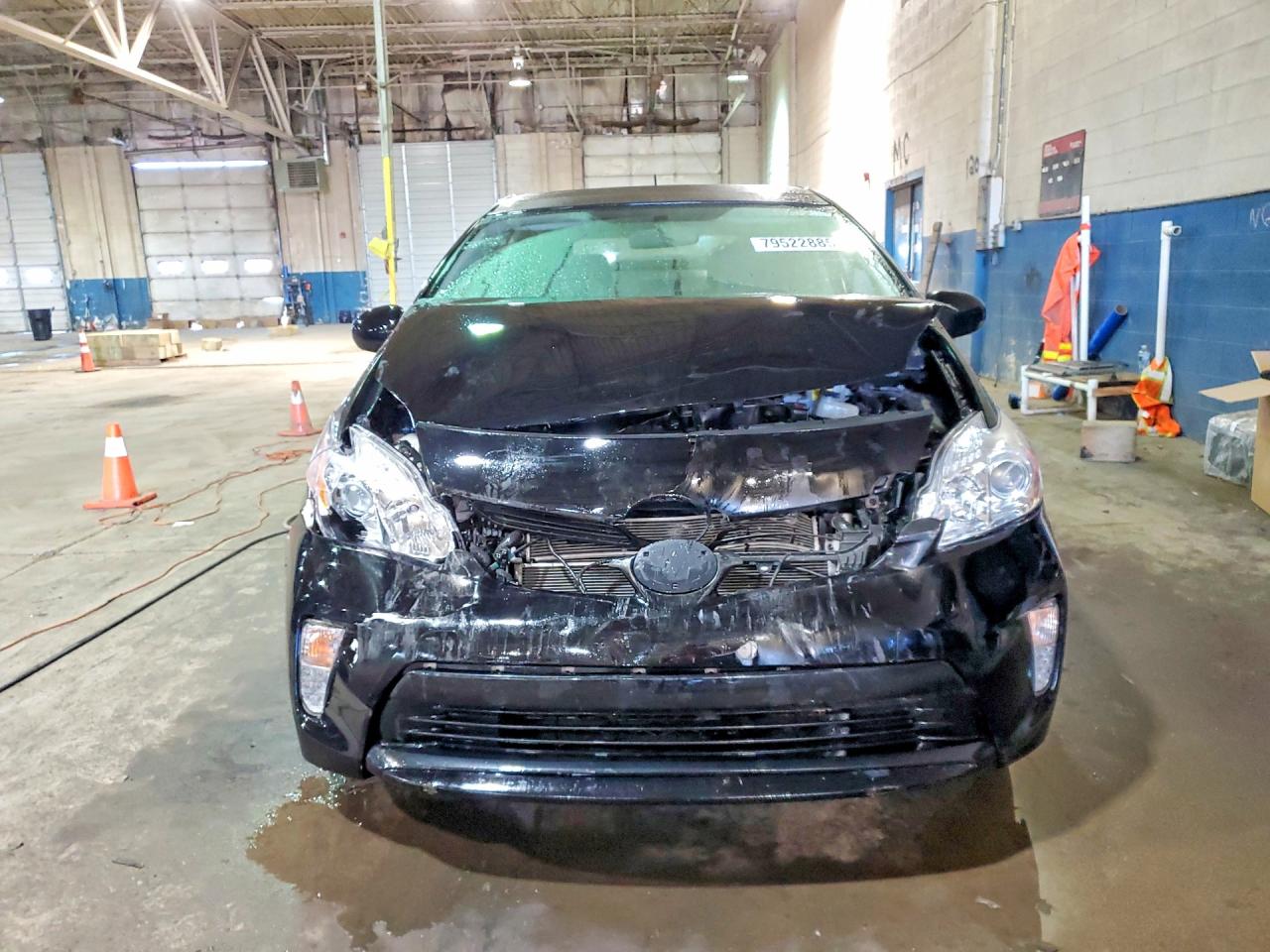 2015 TOYOTA PRIUS THREE photo 9