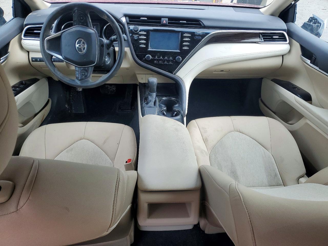 2018 TOYOTA CAMRY LE photo 15