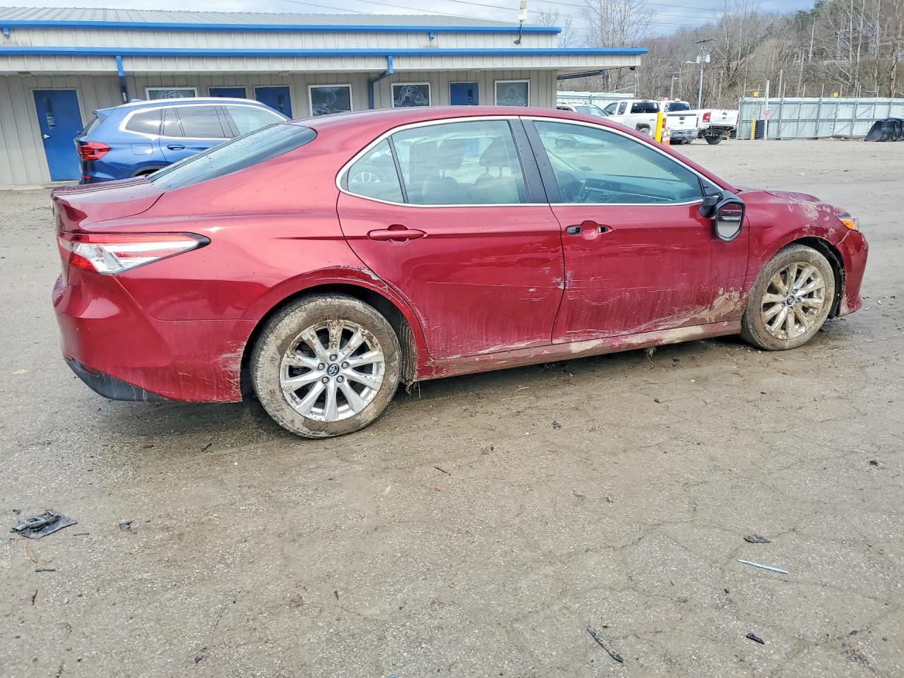 2018 TOYOTA CAMRY LE photo 5