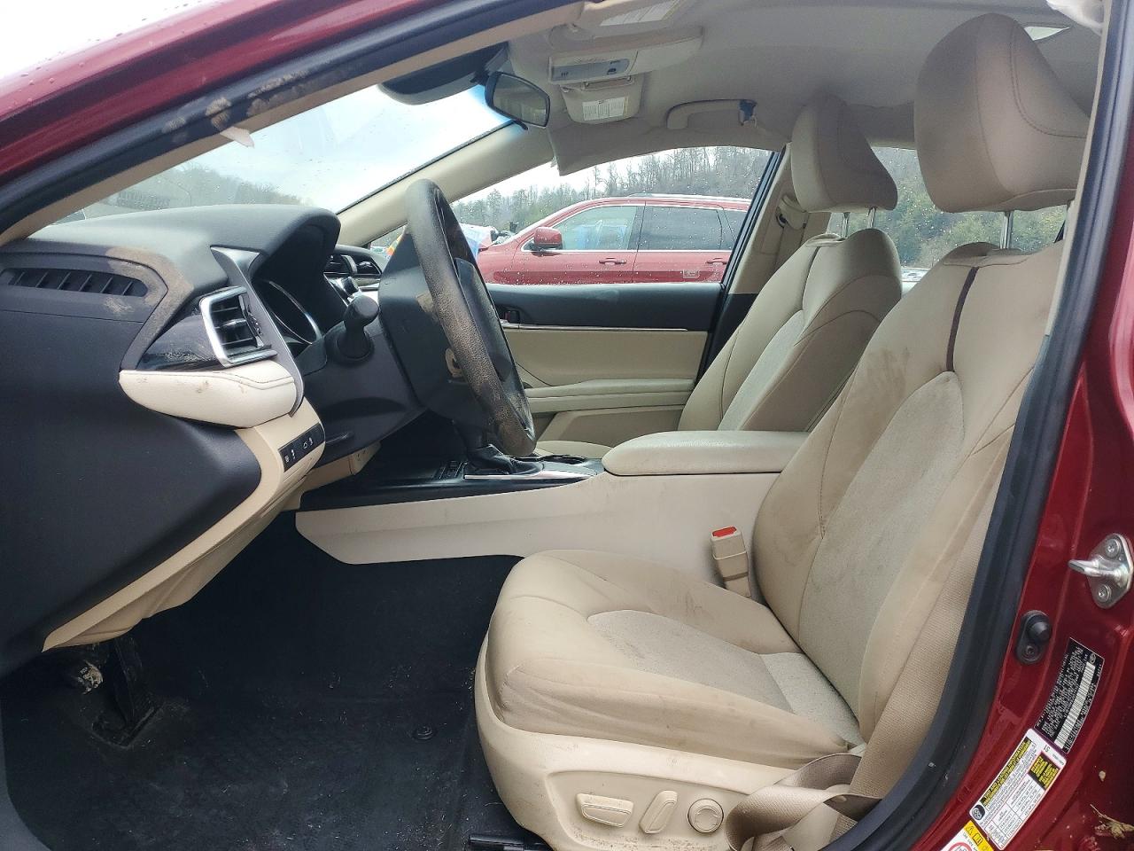 2018 TOYOTA CAMRY LE photo 13