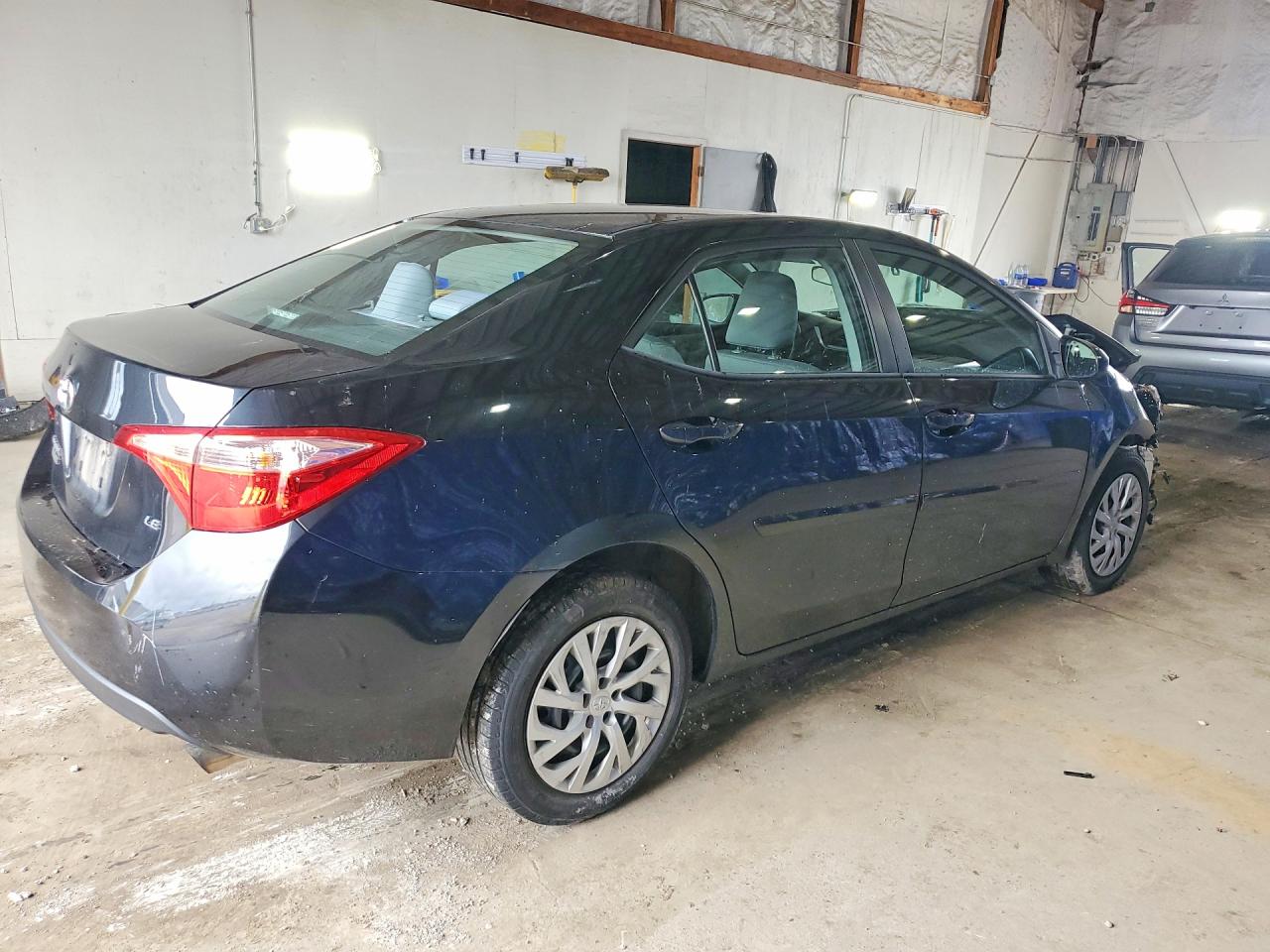 2018 TOYOTA COROLLA LE photo 5