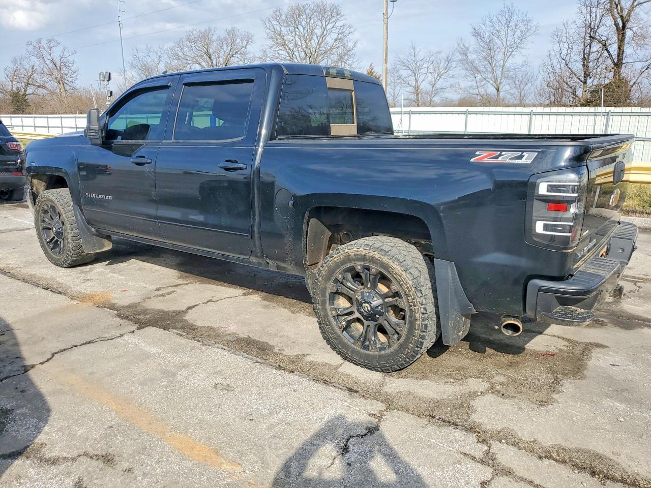 2017 CHEVROLET SILVERADO K1500 LT photo 3