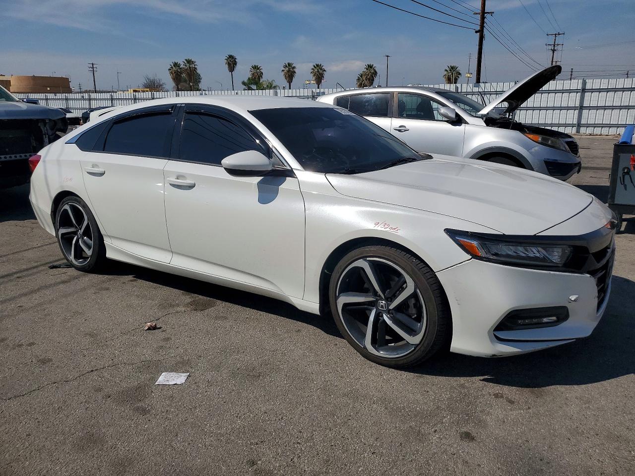 2018 HONDA ACCORD SPORT photo 4