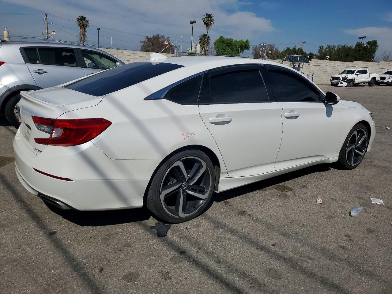 2018 HONDA ACCORD SPORT photo 3