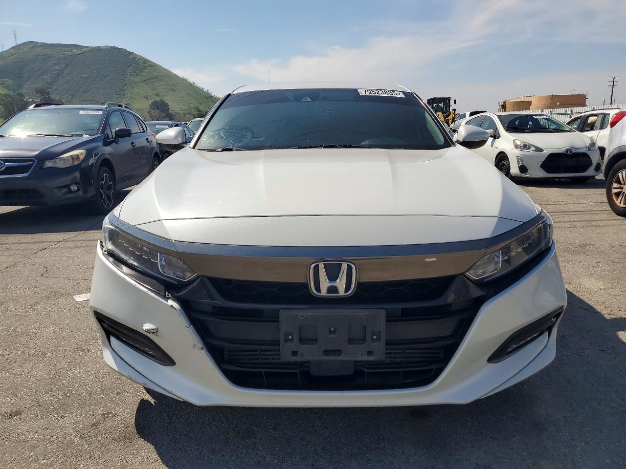 2018 HONDA ACCORD SPORT photo 5