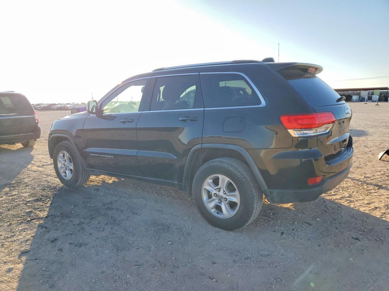 2016 JEEP GRAND CHEROKEE LAREDO photo 2