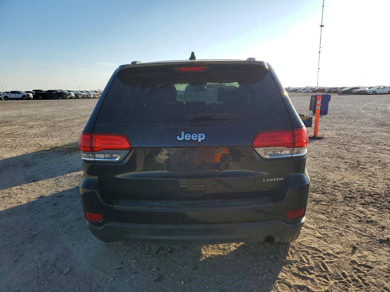 2016 JEEP GRAND CHEROKEE LAREDO photo 6