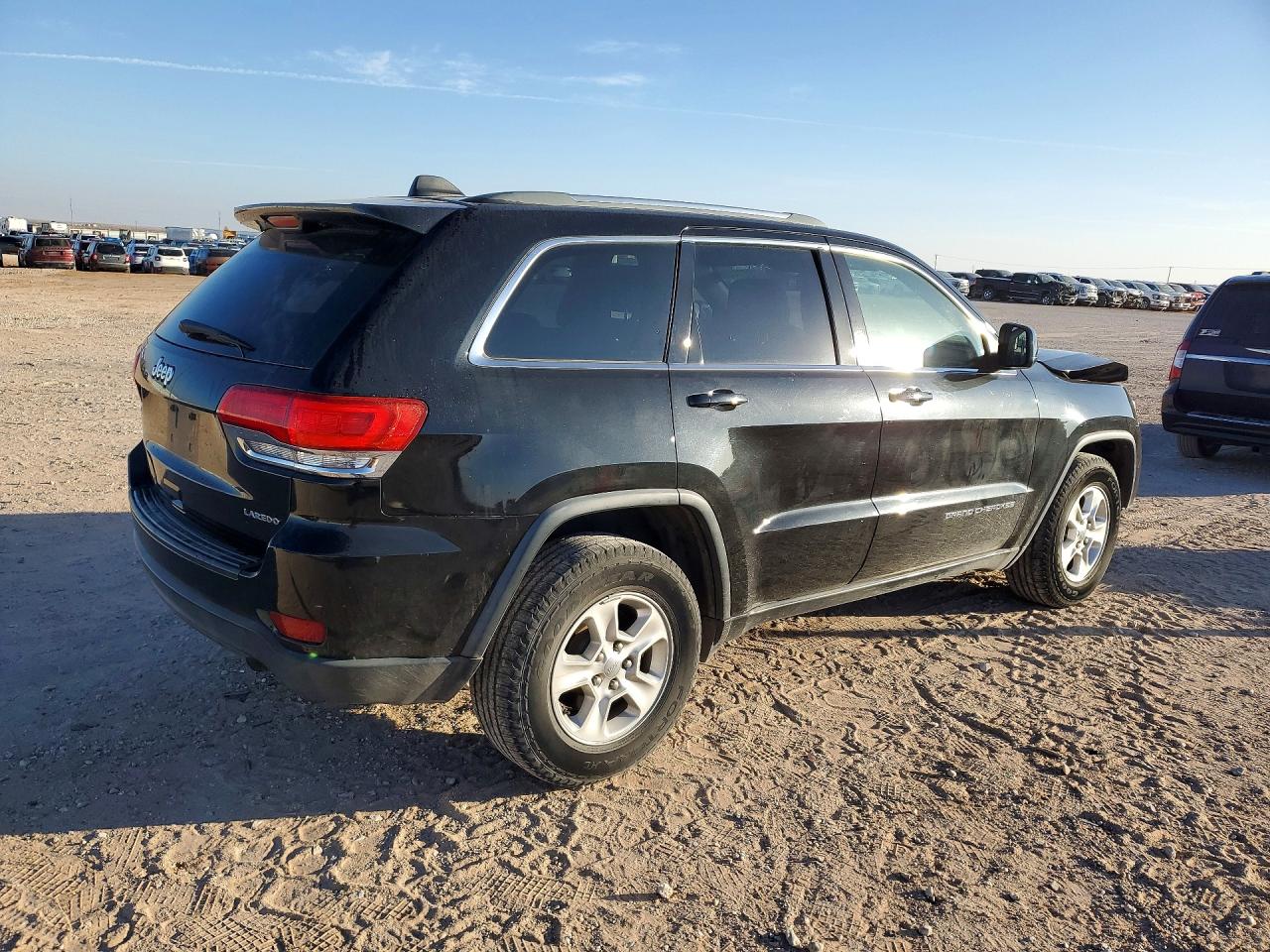 2016 JEEP GRAND CHEROKEE LAREDO photo 3