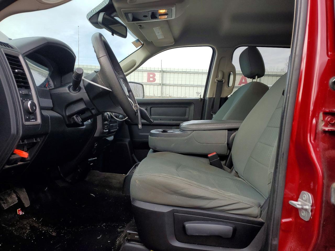 2014 RAM 1500 ST photo 19