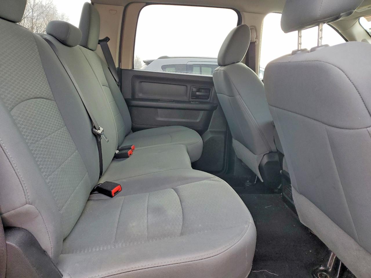 2014 RAM 1500 ST photo 28