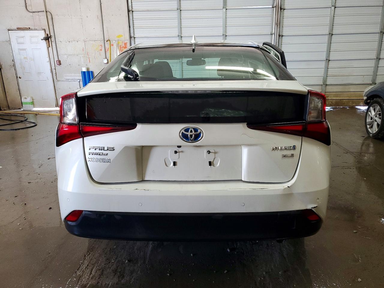 2019 TOYOTA PRIUS XLE AWD-E photo 6
