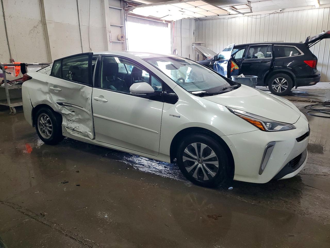 2019 TOYOTA PRIUS XLE AWD-E photo 4