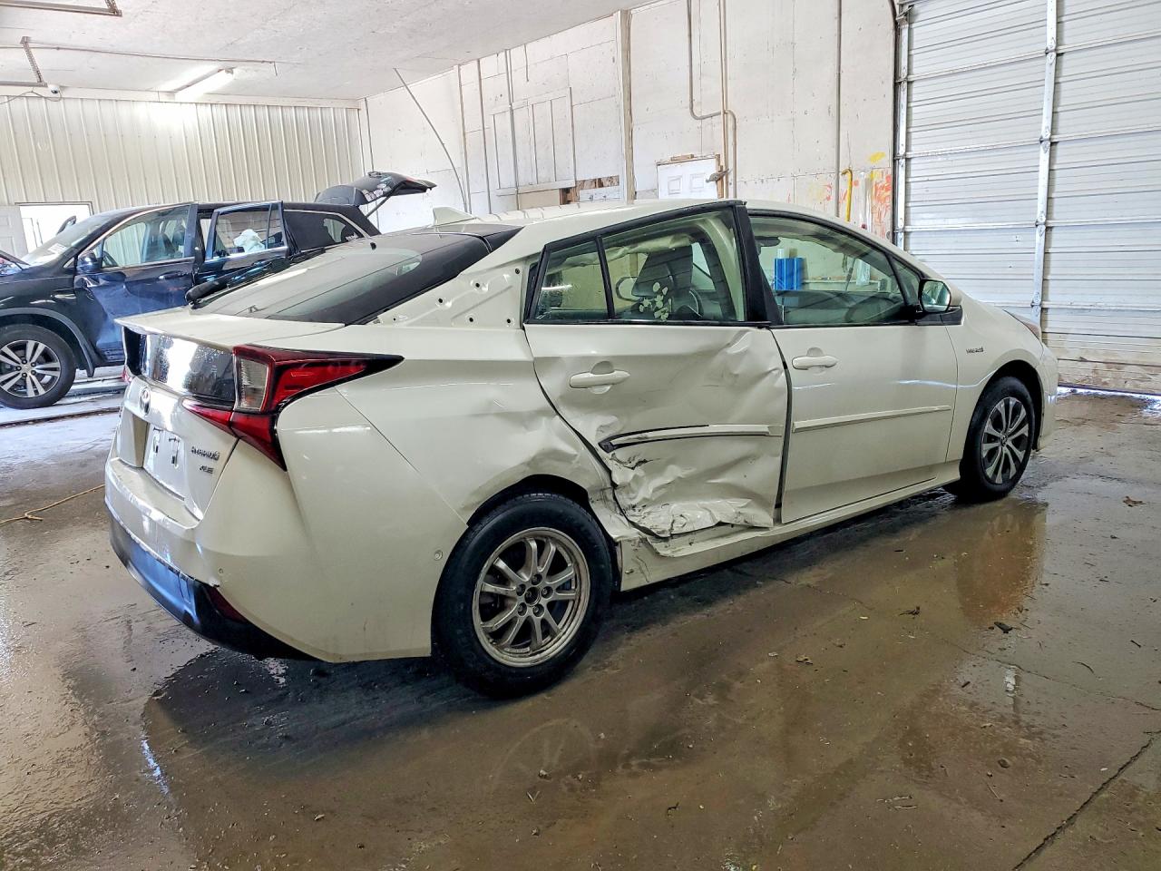 2019 TOYOTA PRIUS XLE AWD-E photo 3