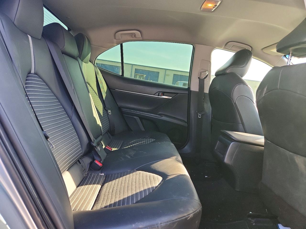 2018 TOYOTA CAMRY SE photo 19