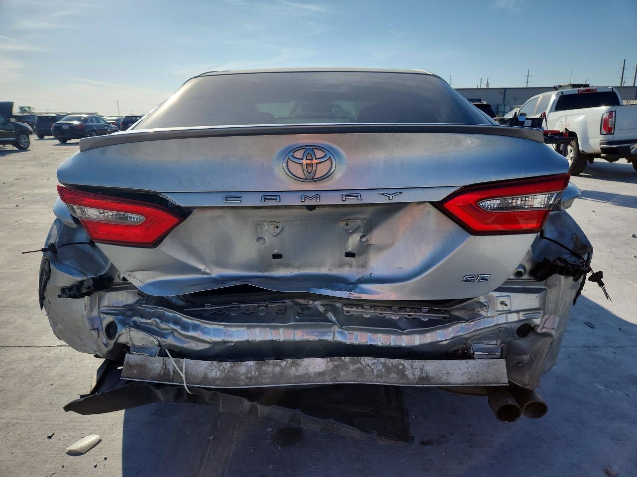 2018 TOYOTA CAMRY SE photo 11
