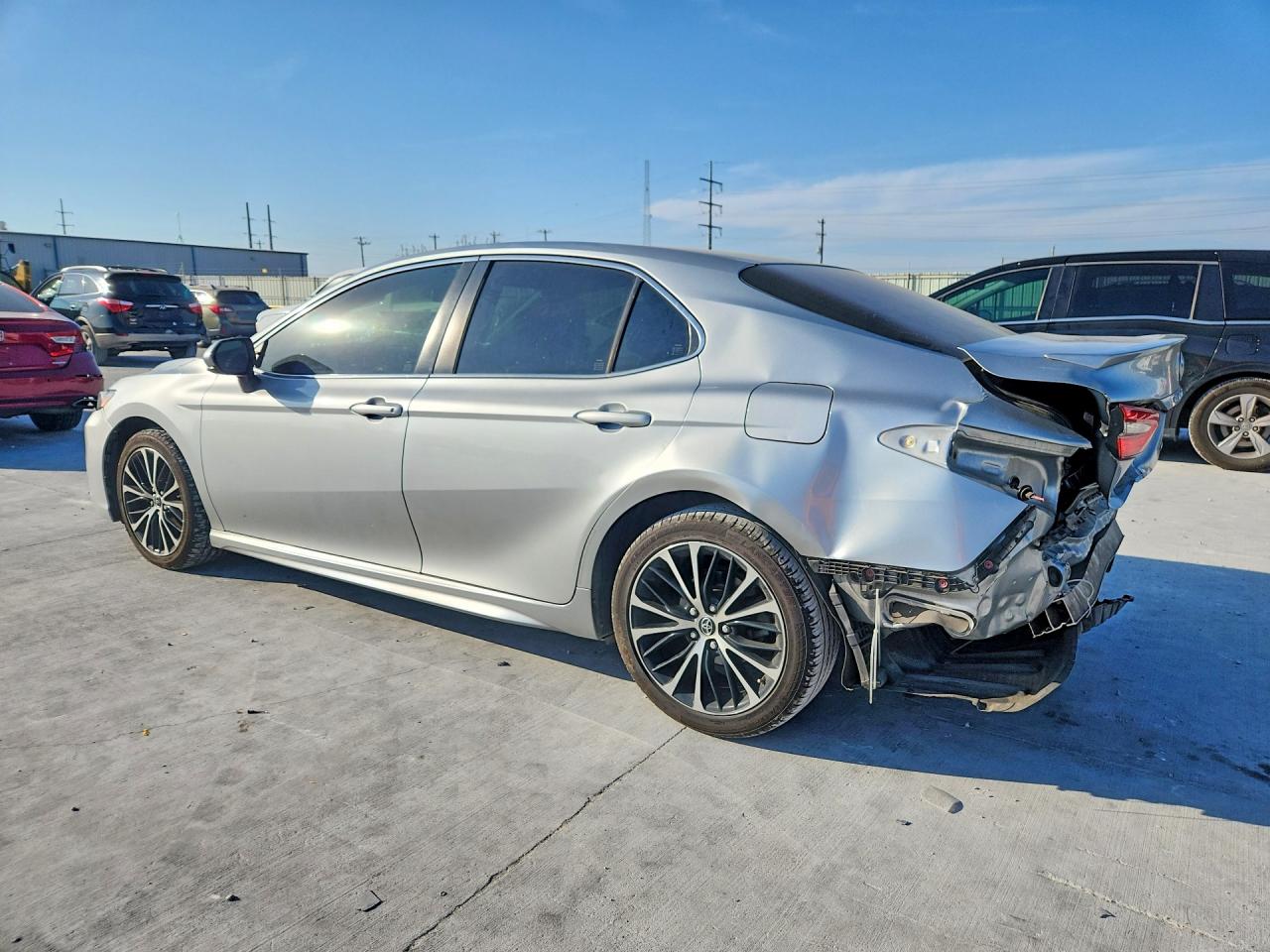 2018 TOYOTA CAMRY SE photo 3