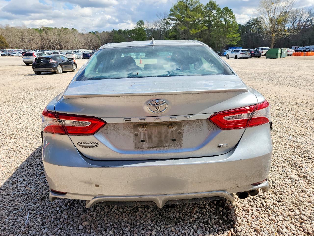 2020 TOYOTA CAMRY SE photo 16