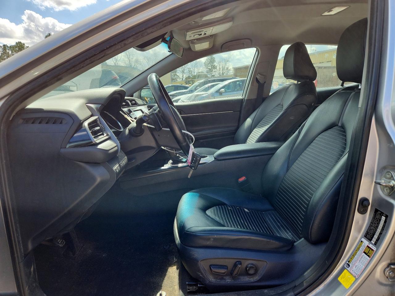 2020 TOYOTA CAMRY SE photo 19