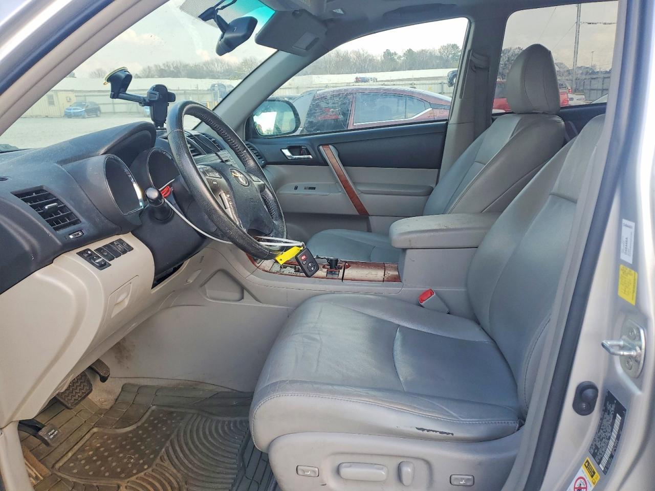 2010 TOYOTA HIGHLANDER LIMITED photo 19