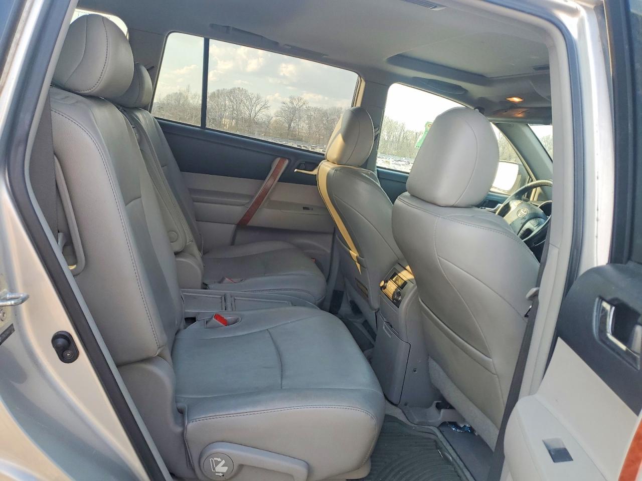 2010 TOYOTA HIGHLANDER LIMITED photo 31