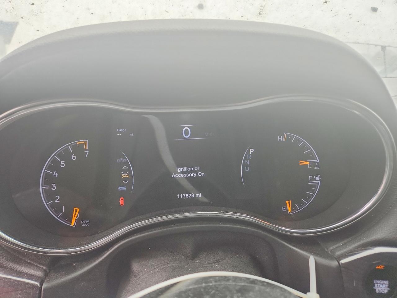 2019 JEEP GRAND CHEROKEE OVERLAND photo 17