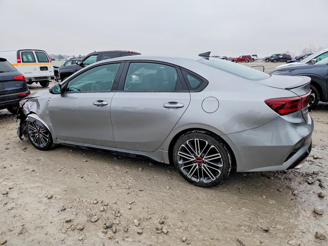 2023 KIA FORTE GT photo 3