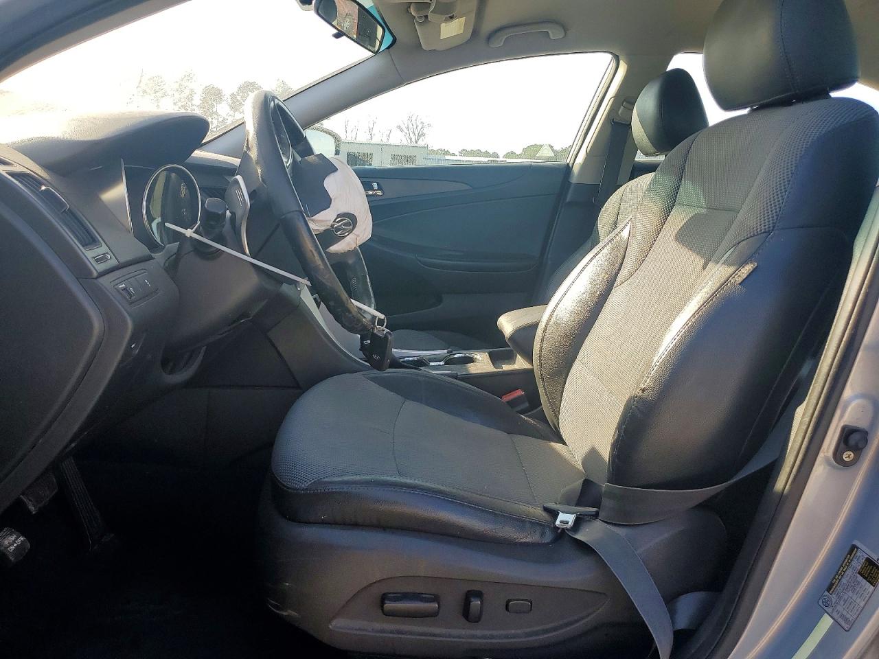 2011 HYUNDAI SONATA SE photo 13