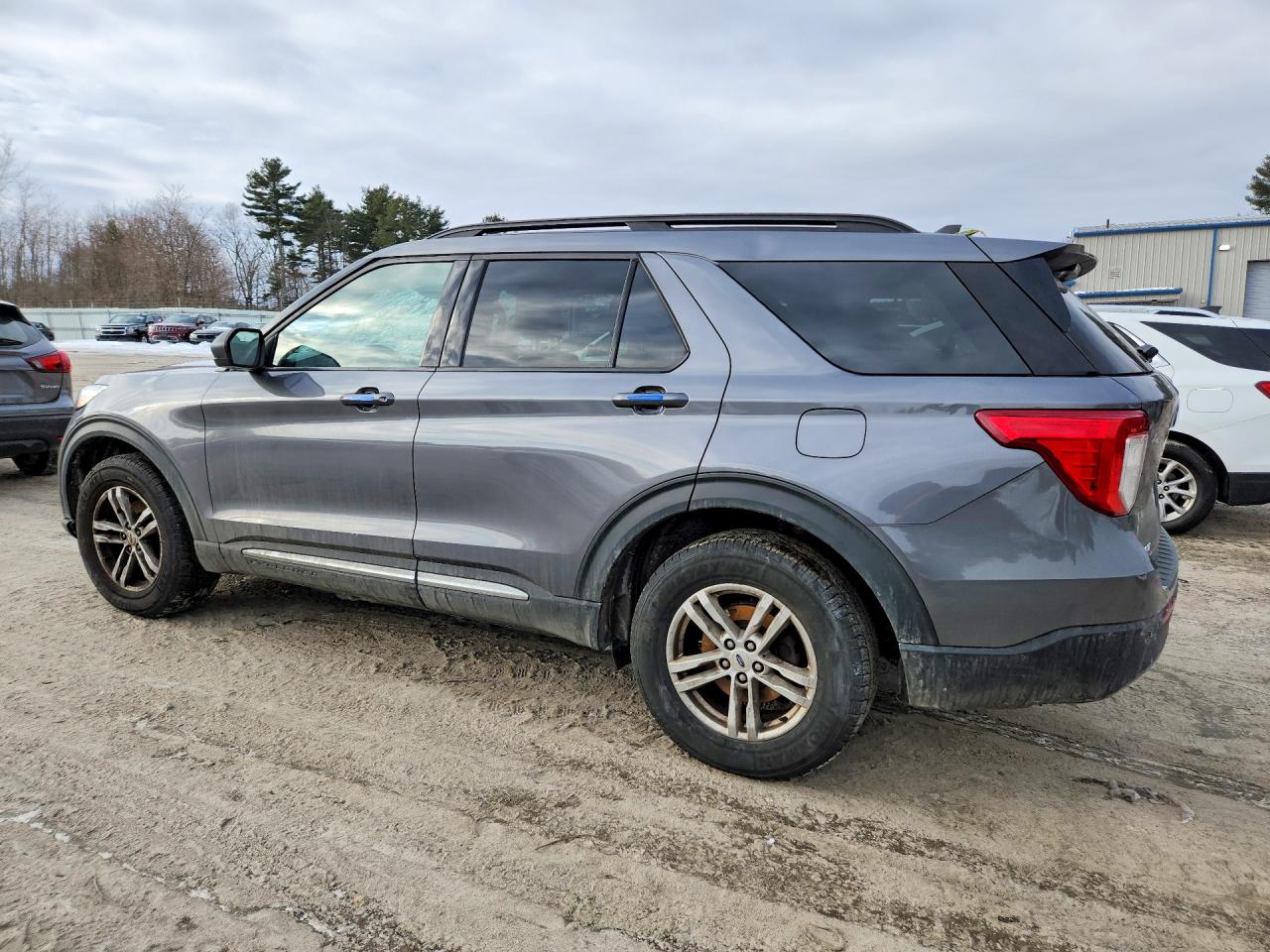 2021 FORD EXPLORER XLT photo 3