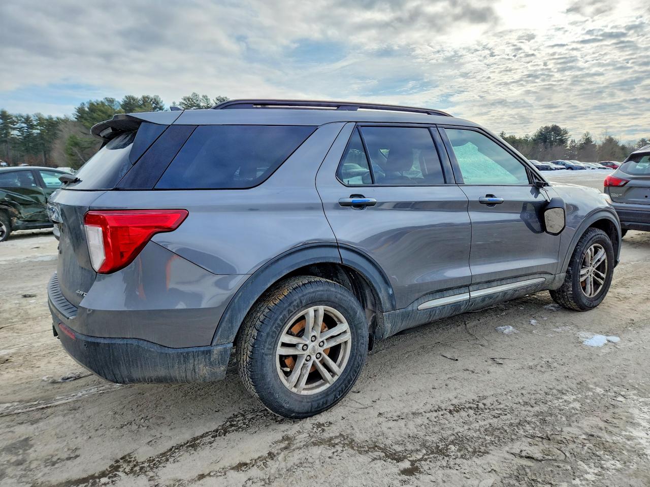 2021 FORD EXPLORER XLT photo 5
