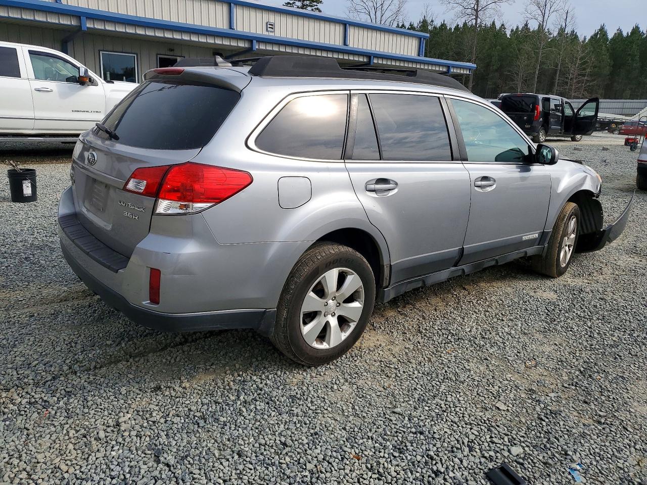 2011 SUBARU OUTBACK 3.6R LIMITED photo 3
