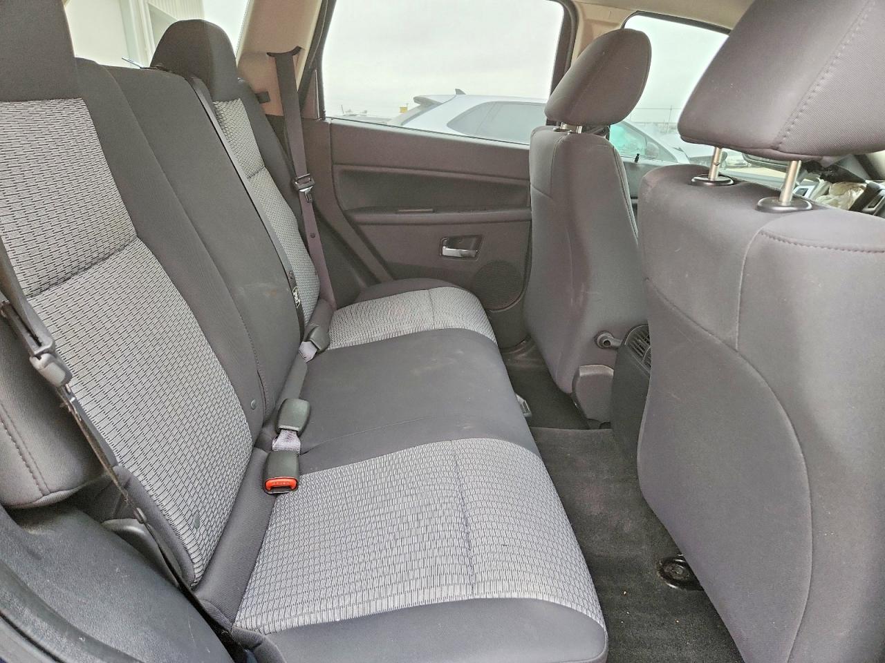 2010 JEEP GRAND CHEROKEE LAREDO photo 21